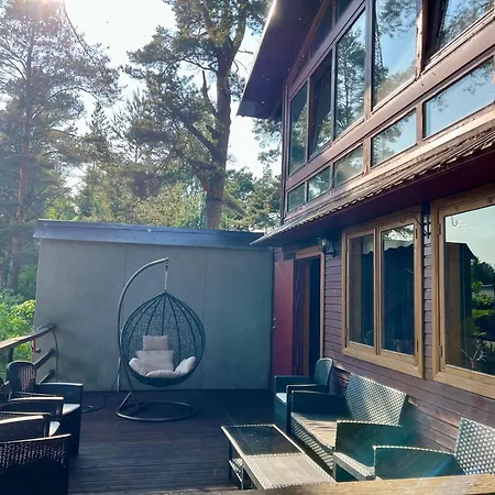 Vesiroos Villa *